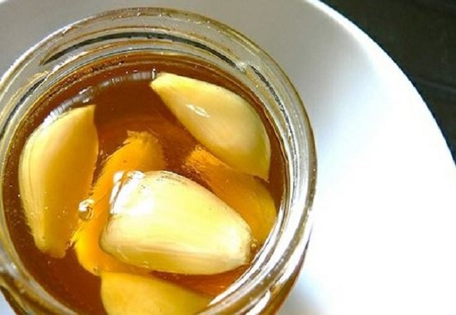 benefits of eating garlic and honey mixed
