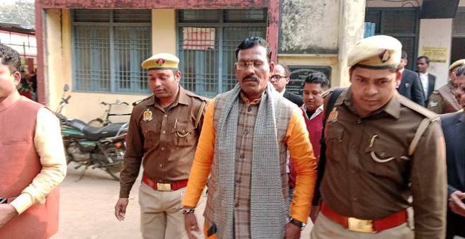 UP News: किशोरी से दुष्कर्म मामले में भाजपा विधायक रामदुलार गोंड को 25 साल की सजा, जाएगी विधानसभा की सदस्यता