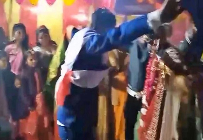 bride returned the wedding procession