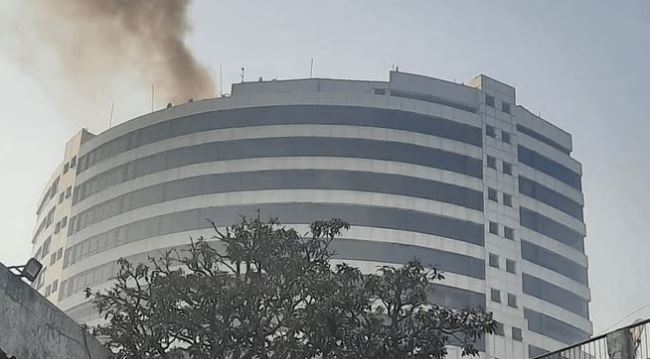 Delhi News: कनॉट प्लेस में गोपालदास बिल्डिंग में लगी भीषण आग, दमकल की 16 गाड़ियां मौके पर