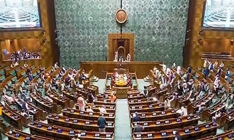 संसद की सुरक्षा में हुई चूक पर हंगामा, विपक्ष के 15 सांसद पूरे शीतकालीन सत्र से निलंबित