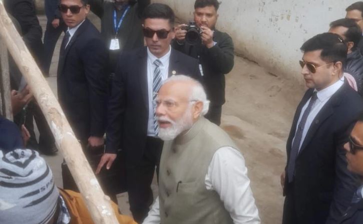 PM Modi Ayodhya Visit: निषाद परिवार के घर पहुंचे पीएम मोदी, प्राण प्रतिष्ठा में आने का दिया न्योता