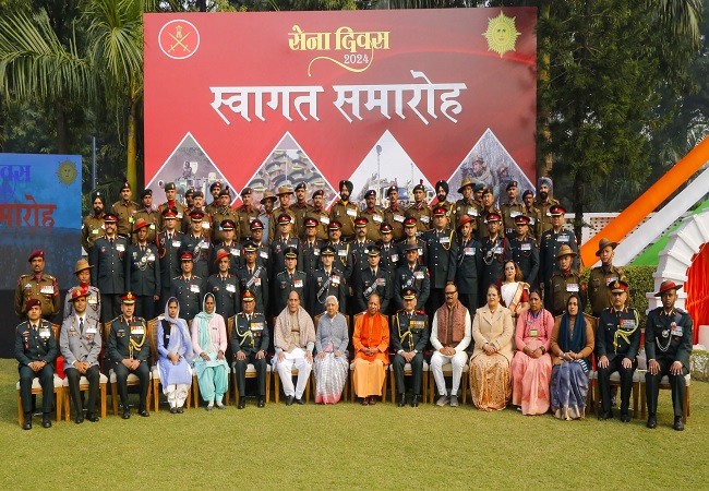 UP News : 76th Army Day कार्यक्रम में रक्षामंत्री राजनाथ सिंह हुए शामिल, मुख्यमंत्री योगी भी रहे मौजूद