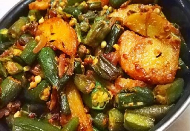 Aloo Bhindi Recipe: आज लंच में बनाएं झटपट तैयार होने वाली आलू भिंडी की टेस्टी कुरकुरी सब्जी, उंगलियां चाटते रह जाएंगे आप