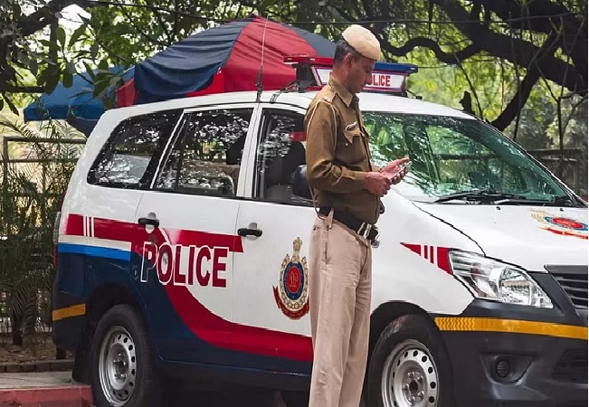 Delhi Crime : छतरपुर में एंबुलेंस के ड्राइवर को मारी गोली, एम्स ट्रॉमा में कराया गया भर्ती