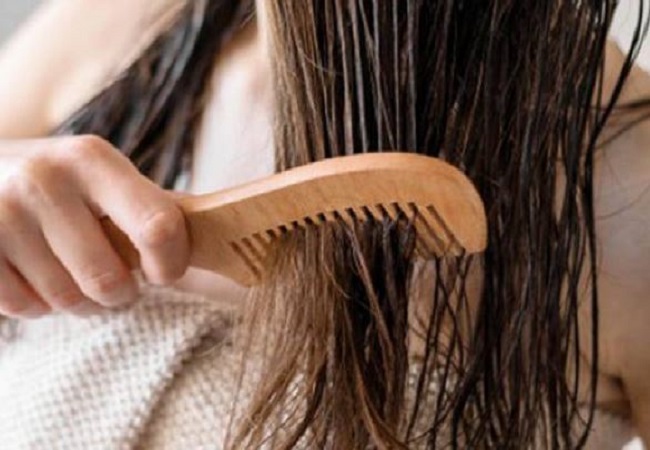 Disadvantages of Combing Wet Hair