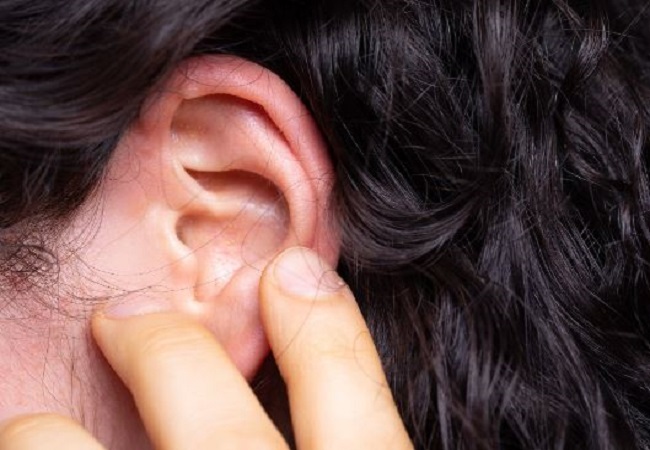 Ear pain problem in cold: सर्दियों में कान दर्द से रहते हैं परेशान, तो जरुर करें ये आसान से काम