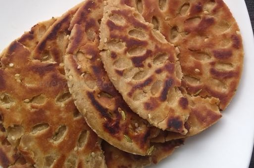 Benefits of eating Gud ki Roti: शरीर में खून की कमी को दूर करने के अलावा गुड़ की रोटी खाने के होते हैं ये फायदें