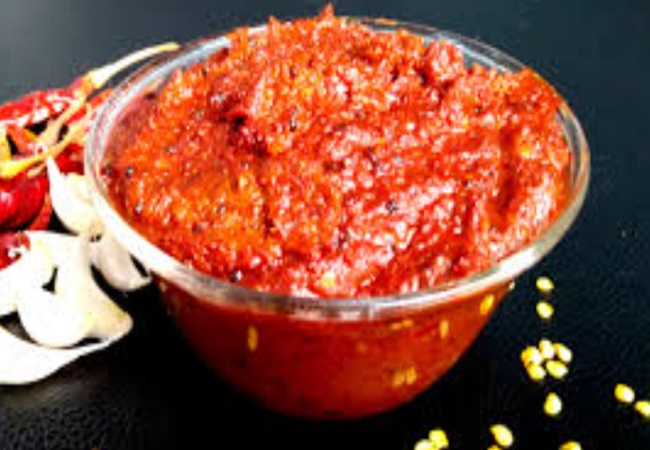 Garlic and red chilli chutney: लहसुन और लाल मिर्च से घर में बनाएं ये गजब की तीखी और टेस्टी चटनी
