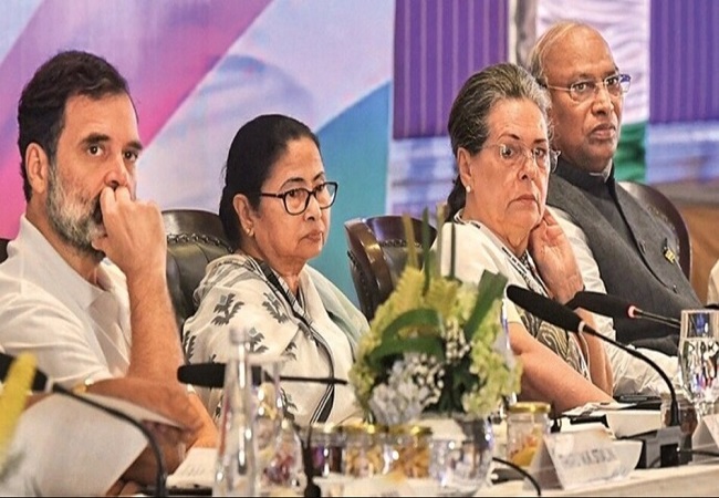 टूटा ‘INDIA’ गठबंधन? पश्चिम बंगाल में ममता बनर्जी ने अकेले चुनाव लड़ने का किया ऐलान