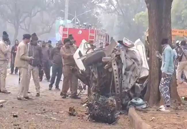 Jamshedpur Road Accident: नए साल के पहले दिन सड़क हादसे में 6 की मौत और 2 घायल, सभी कार से जा रहे थे पिकनिक मनाने