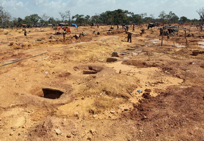 Mali Gold Mine Collapse : अफ्रीकी देश माली में अवैध सोने की खदान धंसने से 70 की मौत, कई लोगों की अभी भी तलाश जारी