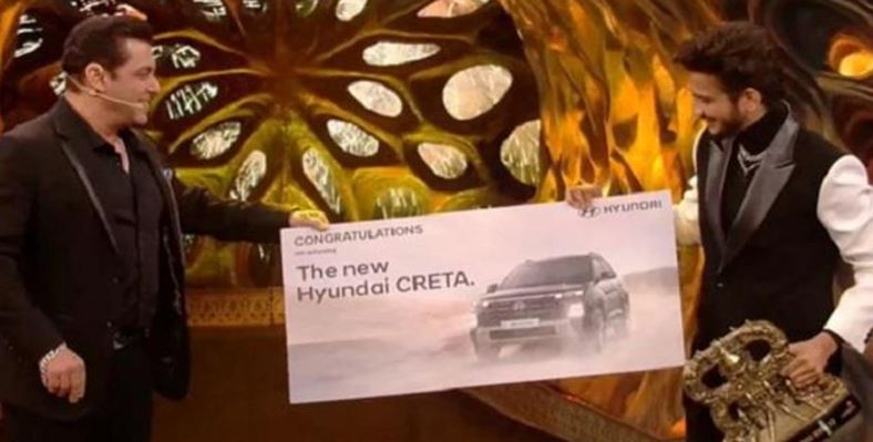 Munawar Farooqui Hyundai Creta Facelift : मुनव्वर फारूकी को ट्रॉफी के साथ मिली हुंडई क्रेटा फेसलिफ्ट , बने Bigg Boss 17 के विनर