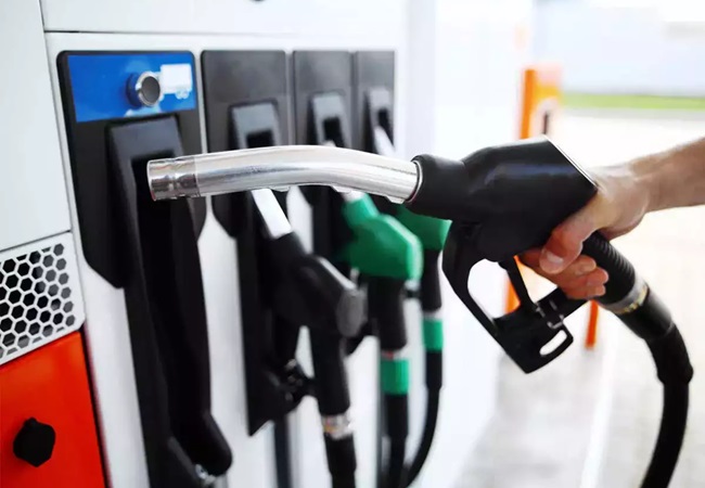 Petrol Diesel Price Cut : देशभर में घटे पेट्रोल-डीजल के दाम, जानें आपके शहर में कितनी हुई कटौती