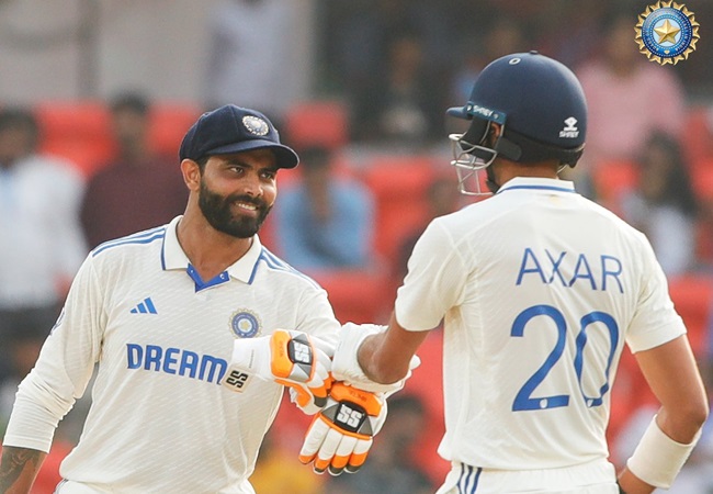 Ravindra Jadeja : गेंद के बाद जड़ेजा ने बल्ले से भी किया कमाल; भारत ने बनायी 175 रनों की बढ़त, दूसरे दिन का खेल खत्म