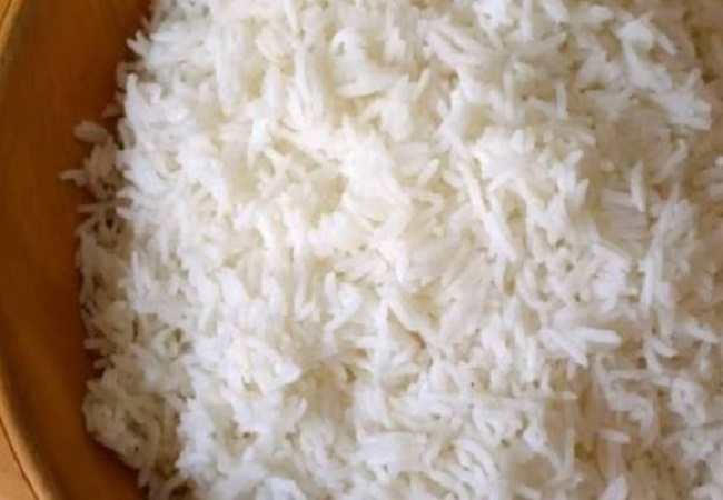 Side effects of eating rice at night: कहीं आप भी तो नहीं दिन का बचा बासी चावल रात में खाकर मिटाते हैं अपनी भूख, तो जान लें ये नुकसान