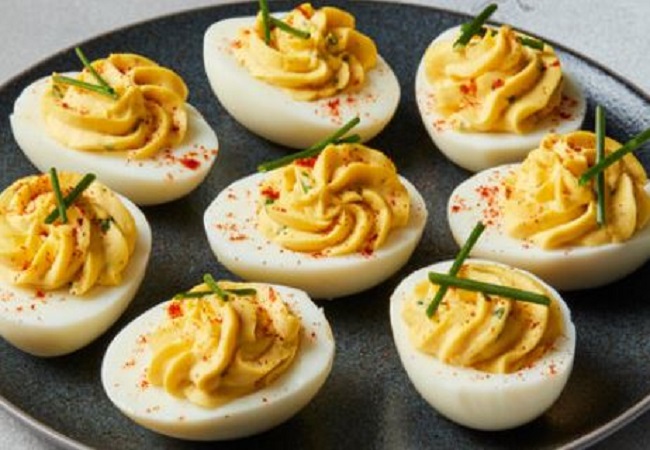 Side effects of eating these things with eggs: कहीं आप भी तो अंडे के साथ इन चीजों का नहीं कर रहे सेवन, होते हैं ये नुकसान