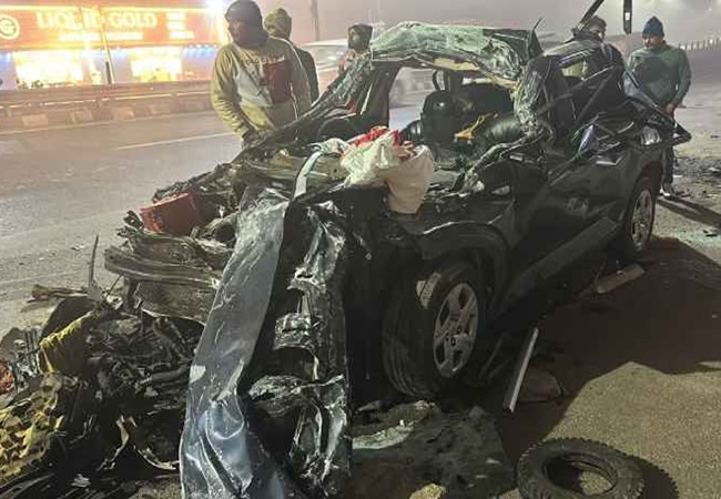 Sonipat Accident: अचानक ब्रेक लगाने पर ट्रक में पीछे से टकराई कार, दो इंस्पेक्टर की मौत, ड्राइवर फरार