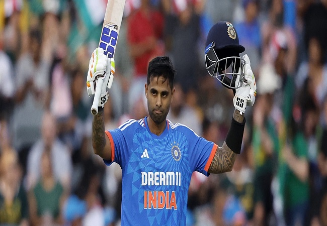 सूर्यकुमार यादव ने लगातार दूसरी बार जीता आईसीसी टी20 क्रिकेटर ऑफ द ईयर का अवॉर्ड