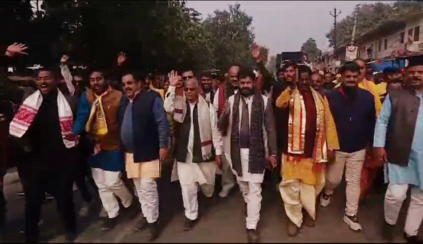 अयोध्या में रामलला के प्राण प्रतिष्ठा को लेकर महाराजगंज में निकाली गई भव्य शोभायात्रा,प्रभारी मंत्री दयाशंकर मिश्र रहे शामिल-वीडियो