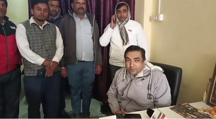 Gorakhpur News: निःशुल्क मेडिकल कैंप का हुआ आयोजन, 200 से ज्यादा लोगों की हुई जांच और दी गई दवा
