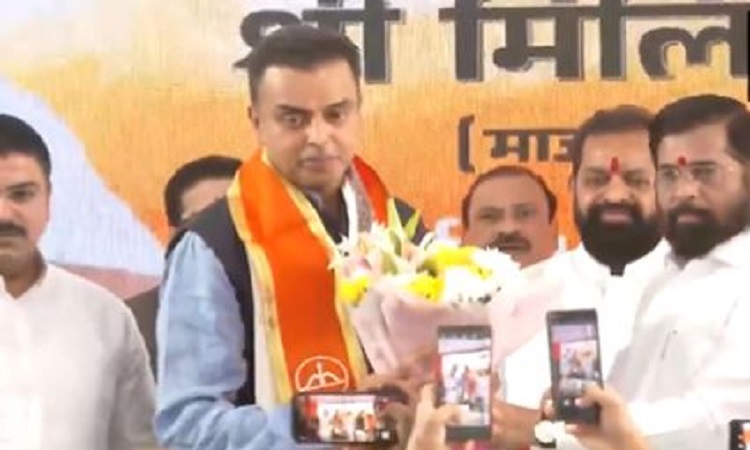 Maharashtra Politics: शिंदे गुट की शिवसेना में शामिल हुए मिलिंद देवड़ा, सीएम एकनाथ शिंदे ने दिलाई सदस्यता