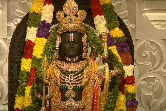 Ram Mandir Pran Pratishtha : अयोध्या में भए प्रगट कृपाला , प्रभु राम को देख कर हर्षित हुए लोग