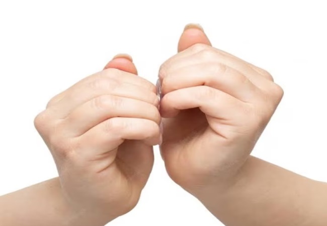 Benefits of rubbing finger nails: डेली सुबह दोनों हाथों के नाखूनों को आपस में रगड़ने से मिलता बालों की तमाम समस्याओ से छुटकारा