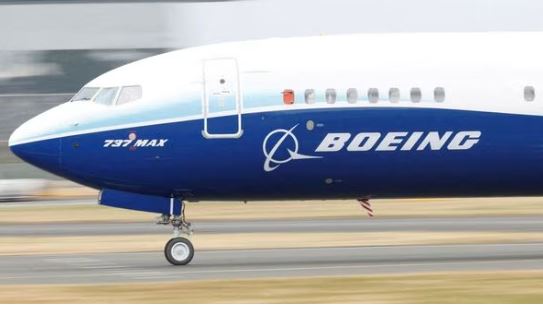 Boeing 737 jetliner program : बोइंग ने 737 जेटलाइनर कार्यक्रम के प्रमुख एड क्लार्क को पद से हटाया , कॉमर्शियल डिवीजन में भी फेरबदल