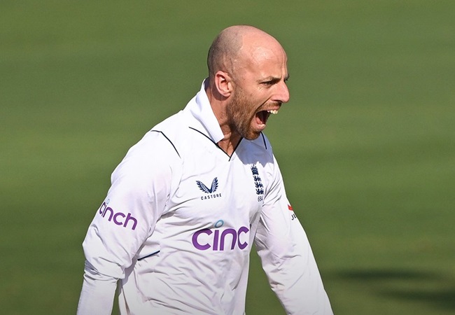 Jack Leach : दूसरे टेस्ट से पहले इंग्लैंड को बड़ा झटका, दिग्गज स्पिन गेंदबाज हुआ बाहर