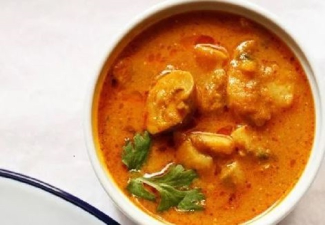 Kerala Style Mushroom Curry Recipe: आज डिनर में ट्राई करें टेस्टी केरला स्टाइल मशरूम करी रेसिपी