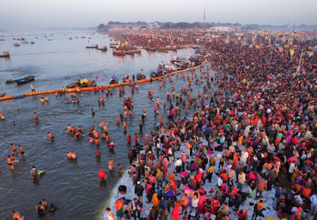 Mauni Amavasya के मौके पर लाखों भक्तों ने संगम में लगाई आस्था की डुबकी, दान से मिलता है हजारो गुना पुण्य