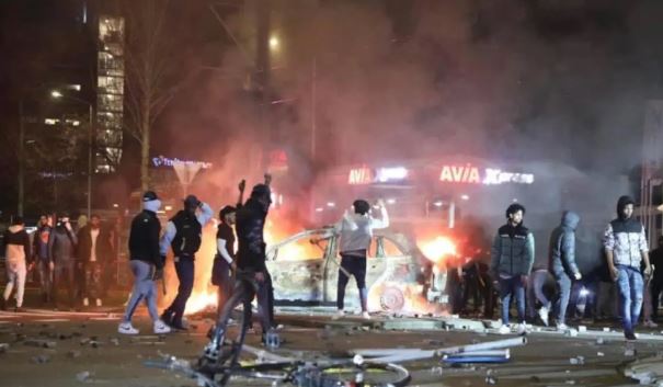 Netherlands riots : हिंसा की आग में धधका नीदरलैंड , इरिट्रिया के प्रतिद्वंद्वी समूहों के बीच झड़प