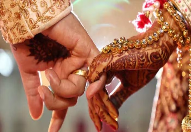 खुद को आईआरएस अधिकारी बताकर महिला डीएसपी से रचाई शादी, पुलिस ने किया गिरफ्तार