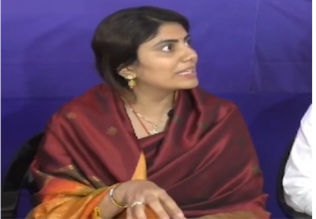 Rivaba Jadeja : ससुर को लेकर पूछे गए सवाल पर भड़क गईं रविन्द्र जडेजा की पत्नी रिवाबा, जानिए क्या कुछ कहा