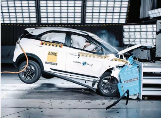 Tata Nexon Facelift Safety Rating : टाटा नेक्सन ने GNCAP  टेस्ट में हासिल की फाइव स्टार रेटिंग, साबित हुई फौलादी कार