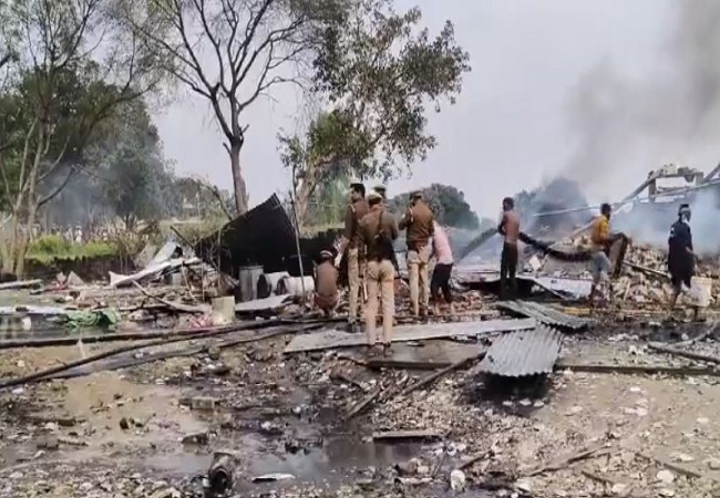 blast in firecracker factory in Kaushambi