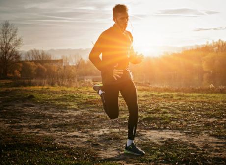 Health News : सुबह-सुबह खाली पेट दौड़ने से गजब के फायदे मिलते हैं , वेट लॉस के लिए रनिंग ये पहले जान लें ये बात