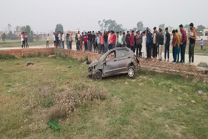 Bijnor Road Accident : बिजनौर में बेकाबू कार डिवाइडर से टकराई, चार लोगों की मौत