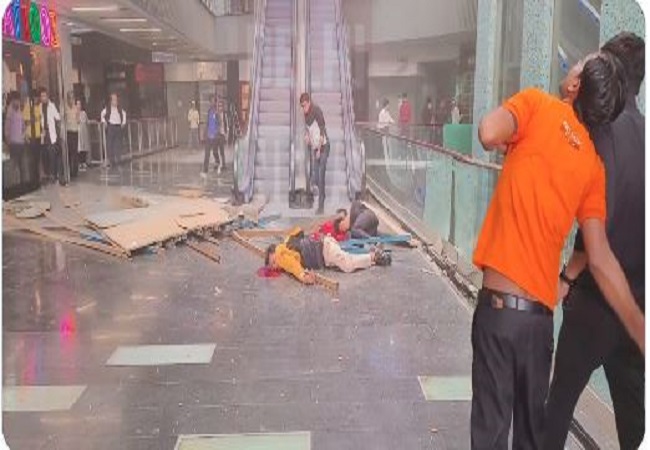 Greater Noida : ग्रेटर नोएडा वेस्ट के ब्लू सफायर मॉल में ग्रिल गिरने से दो लोगों की मौत
