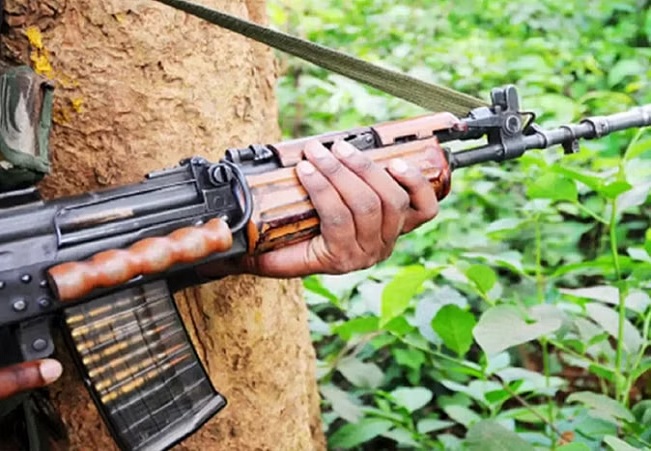 Chhattisgarh Naxalites Encounter : पुलिस और नक्सलियों के बीच कांकेर में मुठभेड़ जारी, एक घंटे से हो रही है फायरिंग