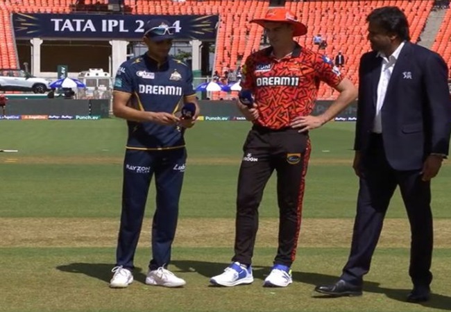 GT vs SRH Toss : सनराइजर्स हैदराबाद ने टॉस जीतकर चुनी बल्लेबाजी, यहां देखें दोनों टीमों की प्लेइंग इलेवन