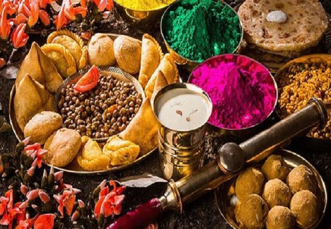 Take care of your health on Holi: त्यौहार के जश्न में पकवानों का जायका चखते चखते सेहत का भी रखें ख्याल