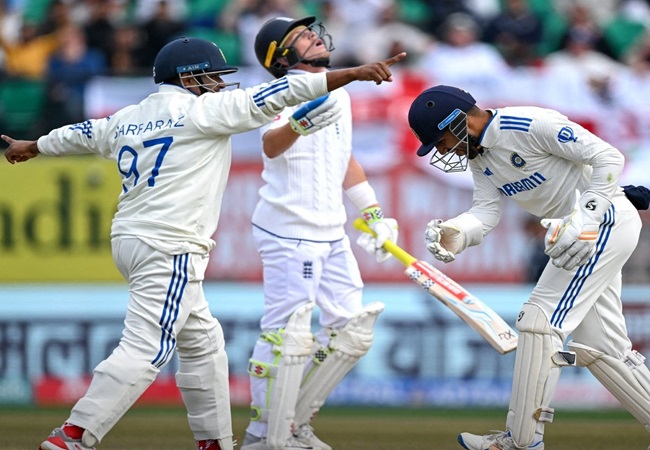 England All-Out : धर्मशाला टेस्ट में इंग्लैंड की टीम 218 रनों पर ढेर, कुलदीप यादव ने खोला पंजा