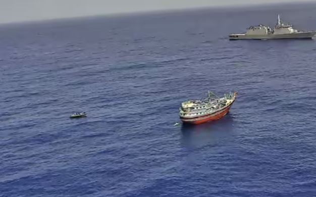 Indian Navy rescues: भारतीय नौसेना ने अरब सागर में 23 पाकिस्तानी नागरिकों को समुद्री लुटेरों से बचाया