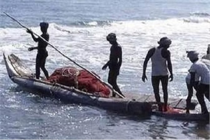 Sri Lankan Navy : 15 भारतीय मछुआरों को अवैध रूप से मछली पकड़ने का आरोप में हिरासत में लिया, 16 नाव भी की जब्त