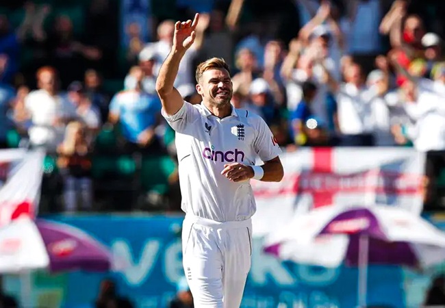 James Anderson : धर्मशाला टेस्ट में जेम्स एंडरसन ने रचा इतिहास, 700 टेस्ट विकेट लेने वाले पहले तेज गेंदबाज बनें
