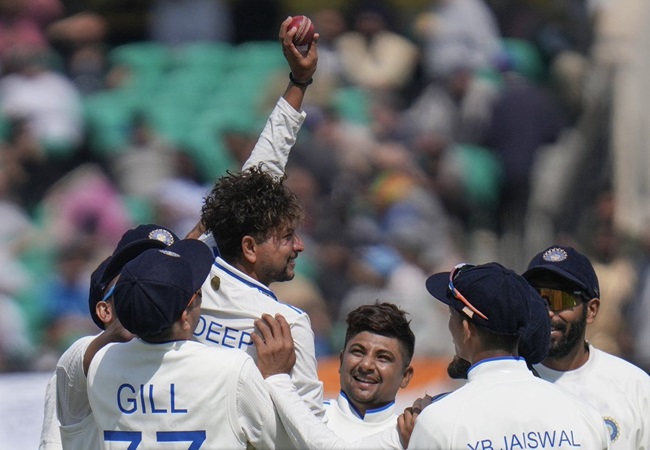 Kuldeep Yadav : धर्मशाला टेस्ट में कुलदीप यादव की फिरकी का कहर, टी-ब्रेक तक इंग्लैंड ने खोये 8 विकेट