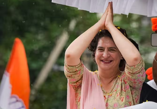 ‘Priyanka Gandhi दमन और दीव से लड़ सकती हैं लोकसभा चुनाव’, कांग्रेस नेता का बड़ा दावा
