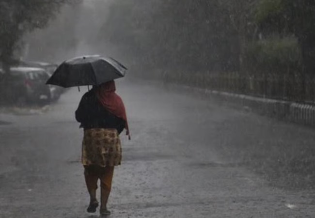 Lucknow Rainfall : लखनऊ में फिर बदला मौसम, जानें कब तक बरसेंगे बादल